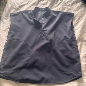 Figs Rafaela Scrub top in charcoal grey xs